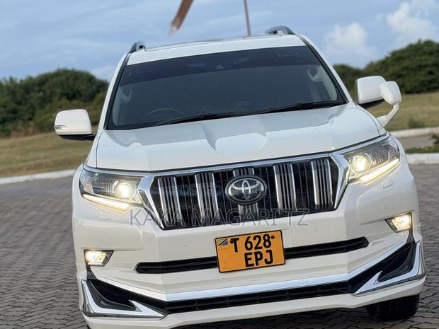 Toyota Land Cruiser Prado 2022 White