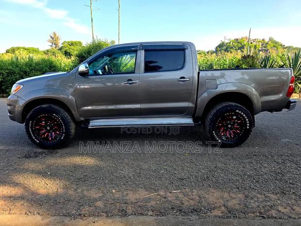 Toyota Hilux 2012 Gray