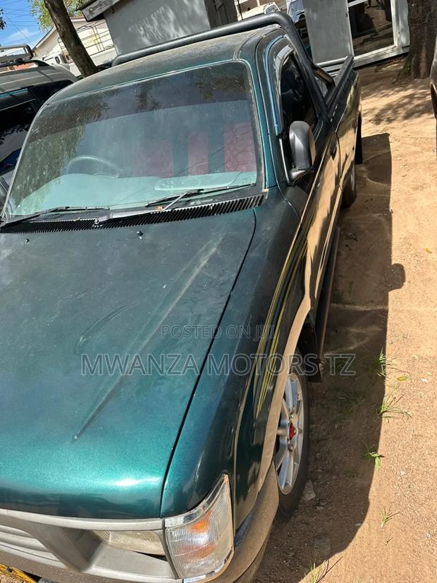 Toyota Hilux 2002 Green