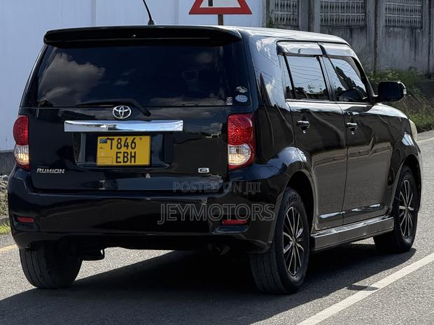 Toyota Corolla Rumion 2010 Black