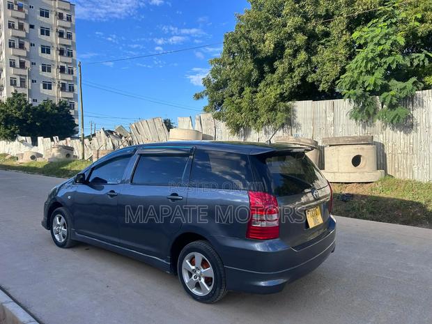 Toyota Wish 2005 Gray