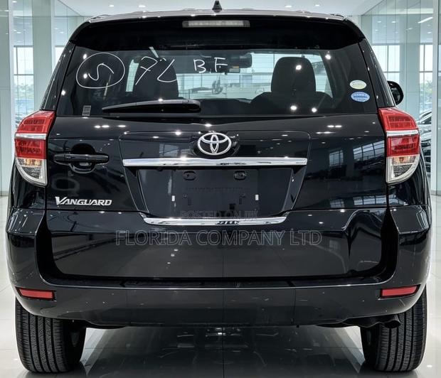 Toyota Vanguard 2011 Black