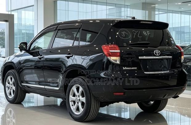 Toyota Vanguard 2011 Black