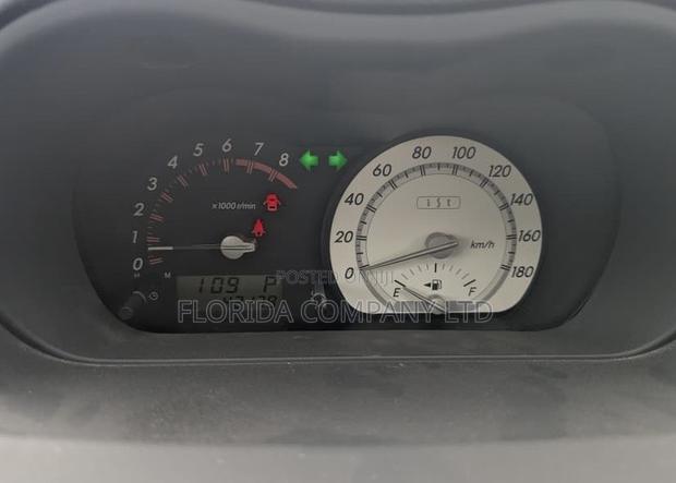 Toyota IST 2003 Yellow