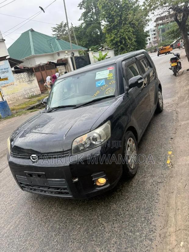 Toyota Corolla Rumion Hatchback 1.5 FWD 2009 Black
