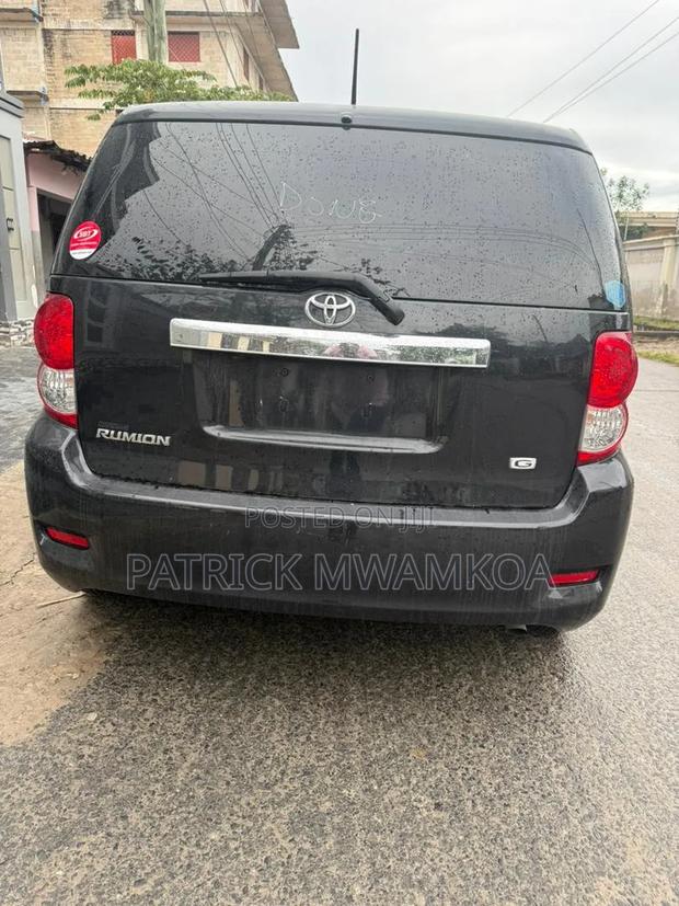 Toyota Corolla Rumion Hatchback 1.5 FWD 2009 Black