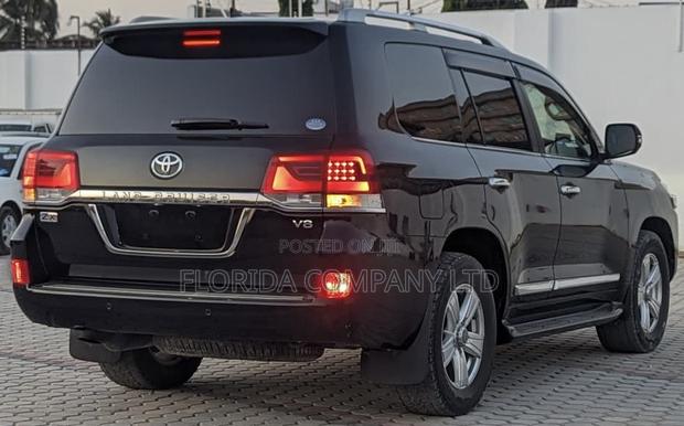 Toyota Land Cruiser 2016 Black