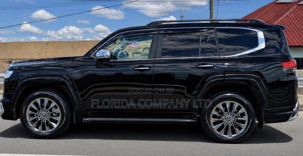 Toyota Land Cruiser 2024 Black