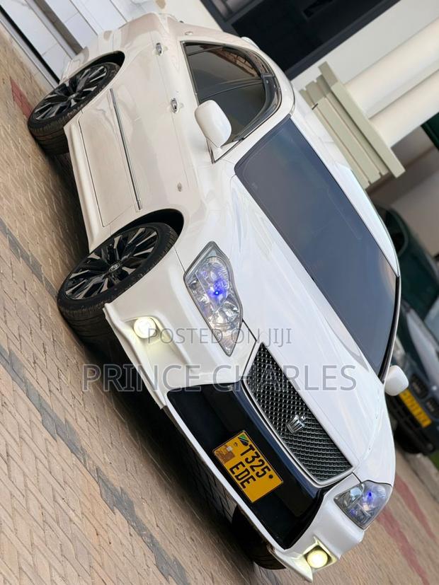 Toyota Crown 2007 White