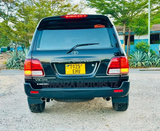 Toyota Land Cruiser 2000 Black