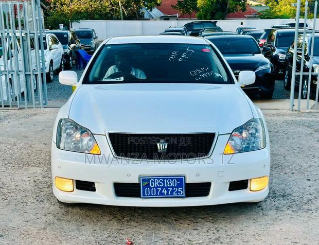 Toyota Crown 2006 White