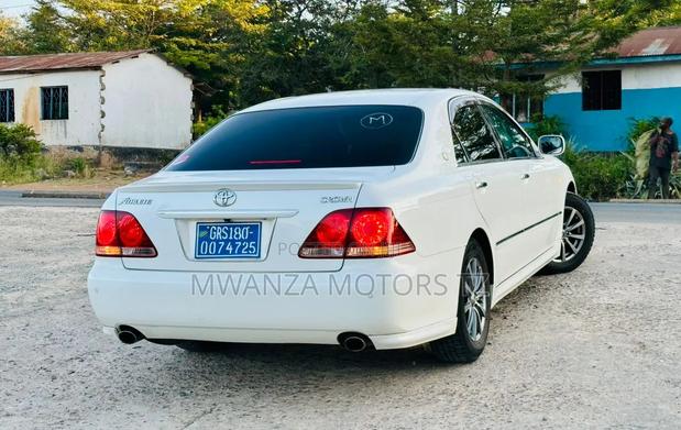 Toyota Crown 2006 White