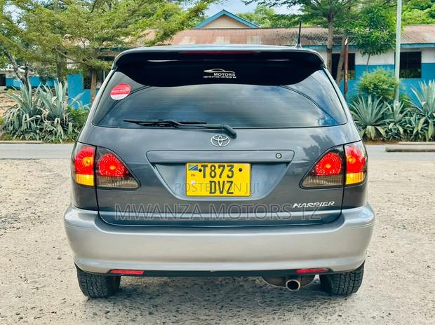 Toyota Harrier 2004 Gray