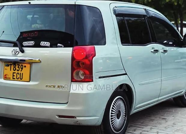 Toyota Raum 2008 Silver