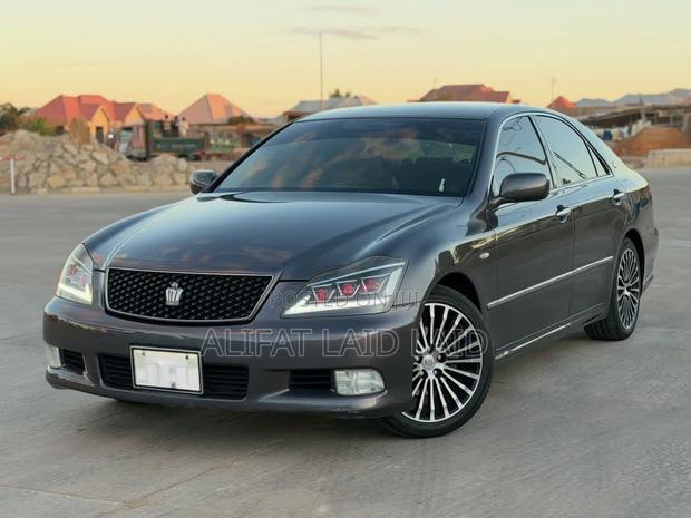 Toyota Crown 2006 Gray