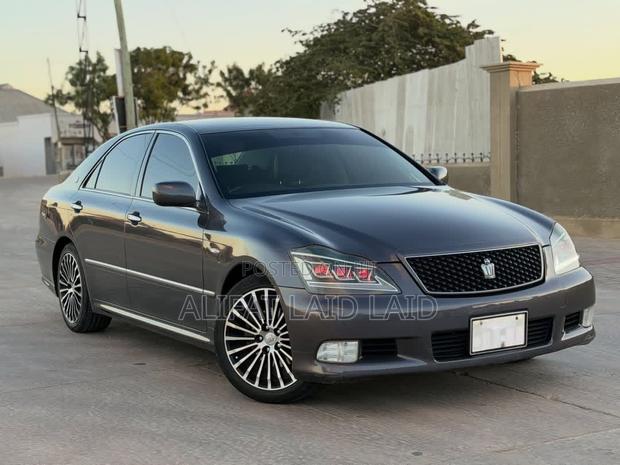 Toyota Crown 2006 Gray