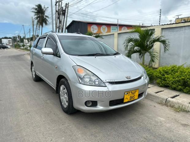 Toyota Wish 2005 Silver