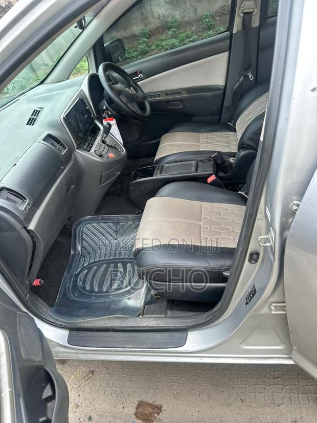 Toyota Wish 2005 Silver