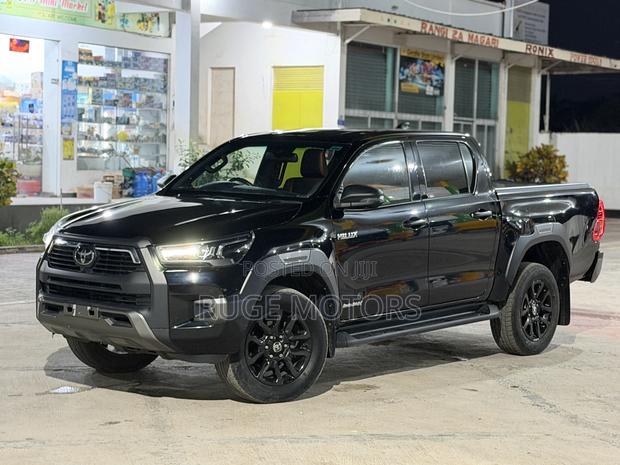 Toyota Hilux 2021 Black
