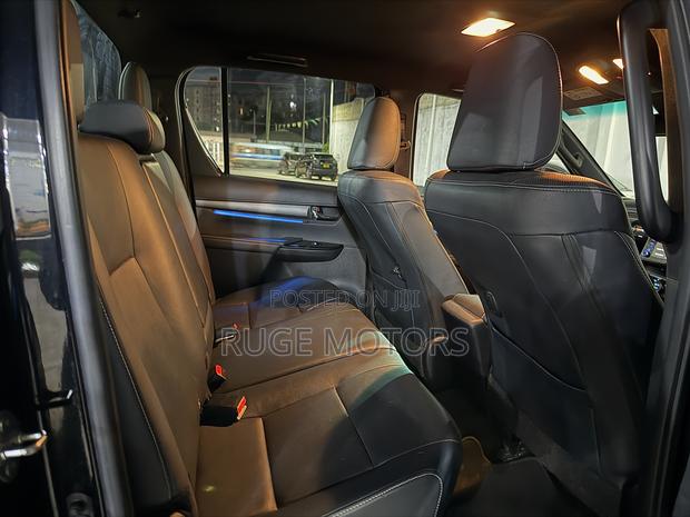 Toyota Hilux 2021 Black
