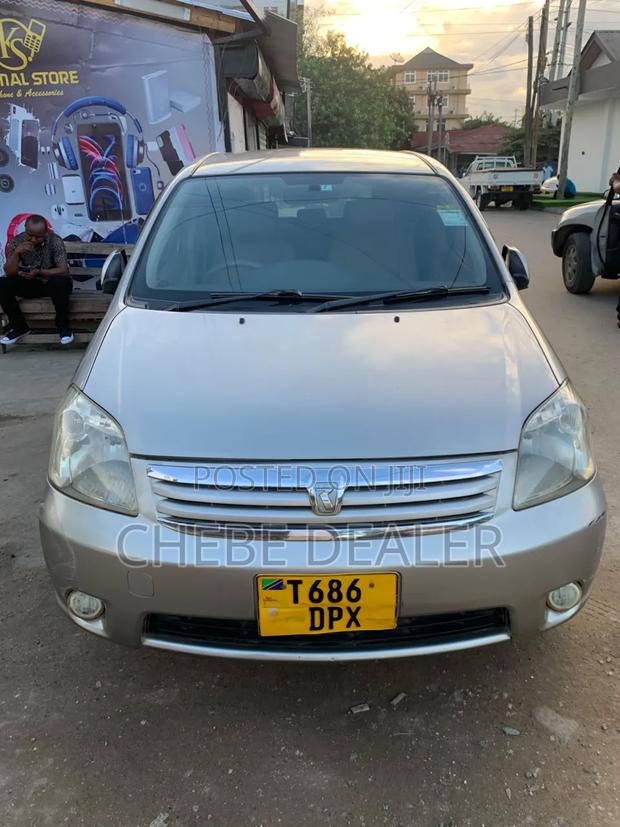 Toyota Raum 2004 Beige