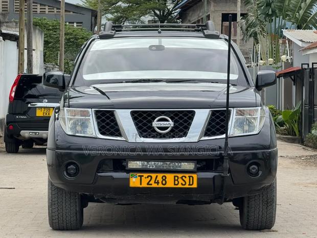 Nissan Navara 2005 Black