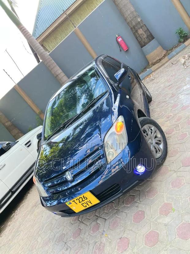Toyota IST 2005 Blue