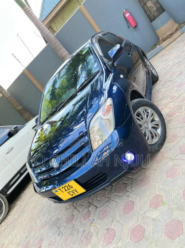 Toyota IST 2005 Blue