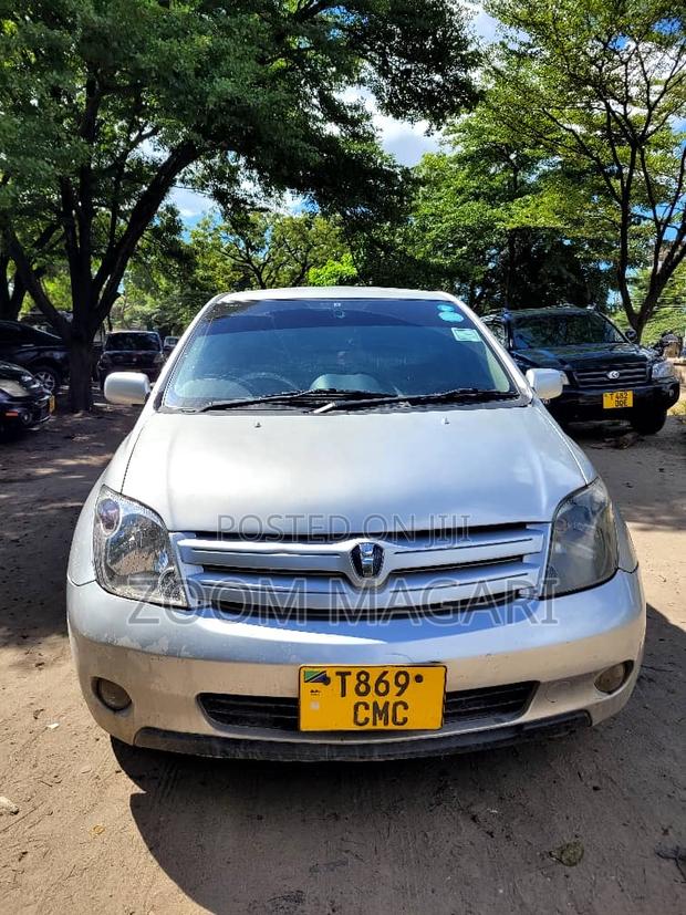 Toyota IST 2003 Silver