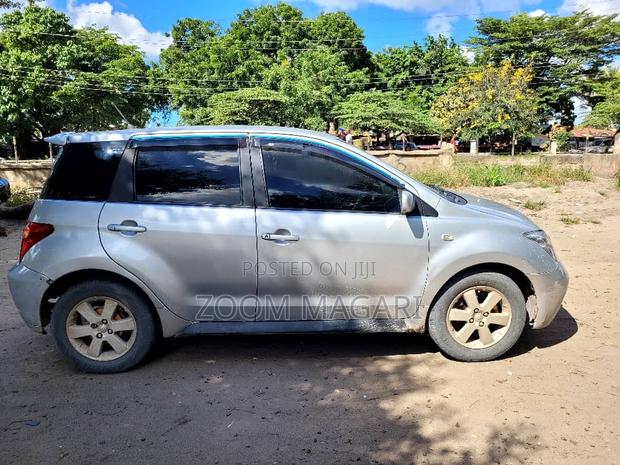 Toyota IST 2003 Silver