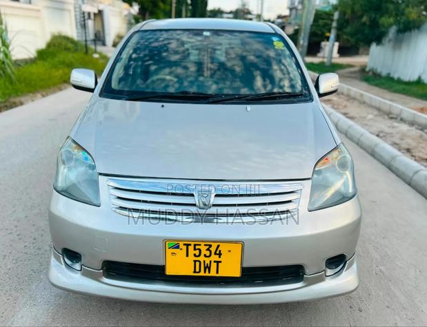 Toyota Raum 2005 Silver