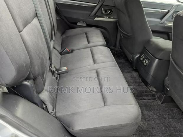 Mitsubishi Pajero 2011 Silver