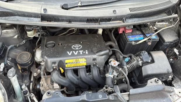 Toyota Ractis 2006 Gray