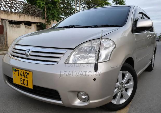 Toyota Raum 1.5 AWD 2002 Silver