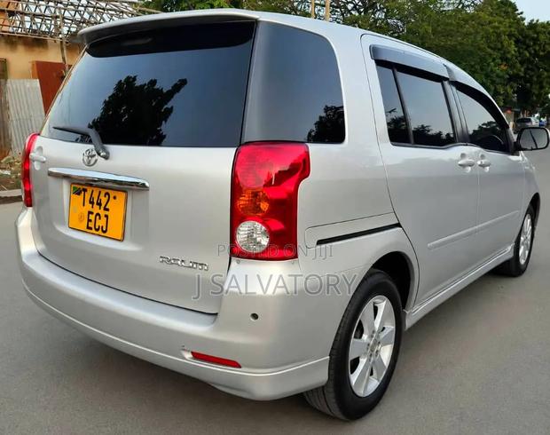 Toyota Raum 1.5 AWD 2002 Silver