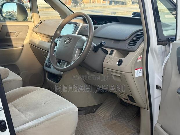 Toyota Noah 2010 White
