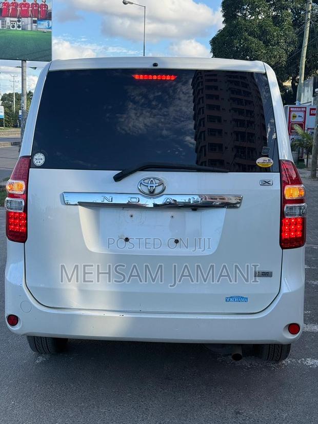 Toyota Noah 2010 White