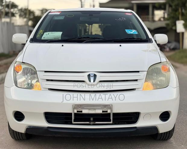 Toyota IST 2004 White