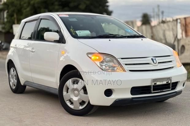 Toyota IST 2004 White