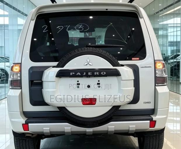 Mitsubishi Pajero 2012 White