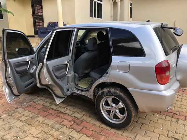 Toyota RAV4 2025 Silver