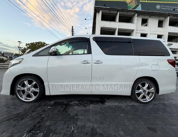 Toyota Alphard 2009 White
