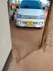 Toyota Noah 2.0 AWD (8 Seater) 2005 White for sale