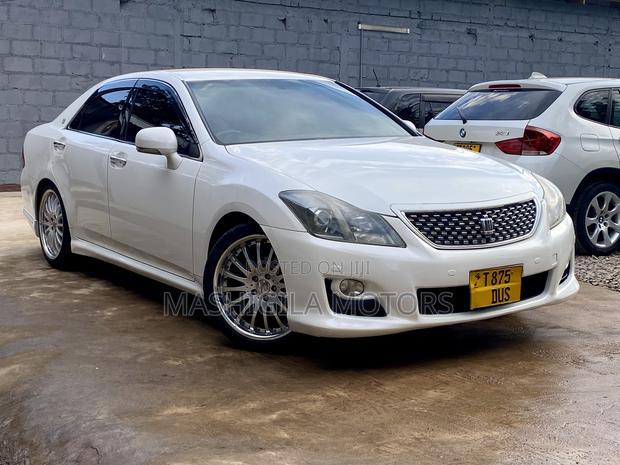 Toyota Crown 2010 White