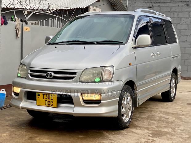 Toyota Noah 2001 Silver