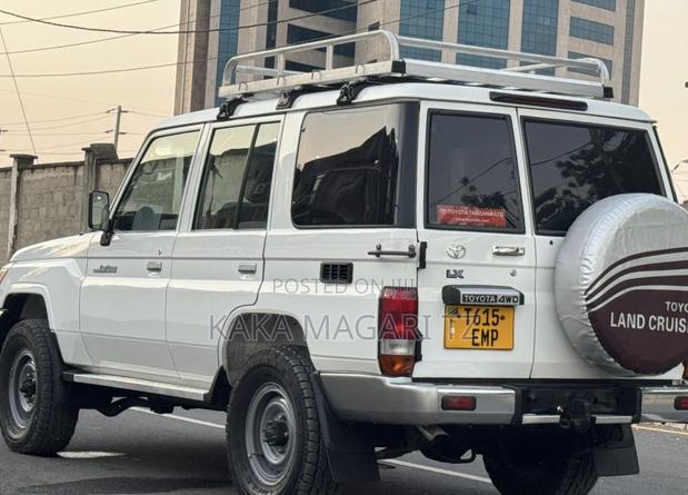 Toyota Land Cruiser 2013 White
