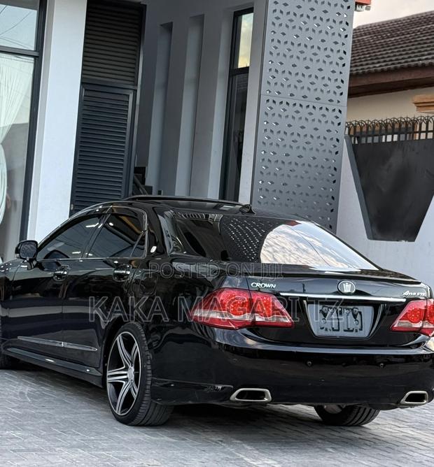 Toyota Crown 2009 Black