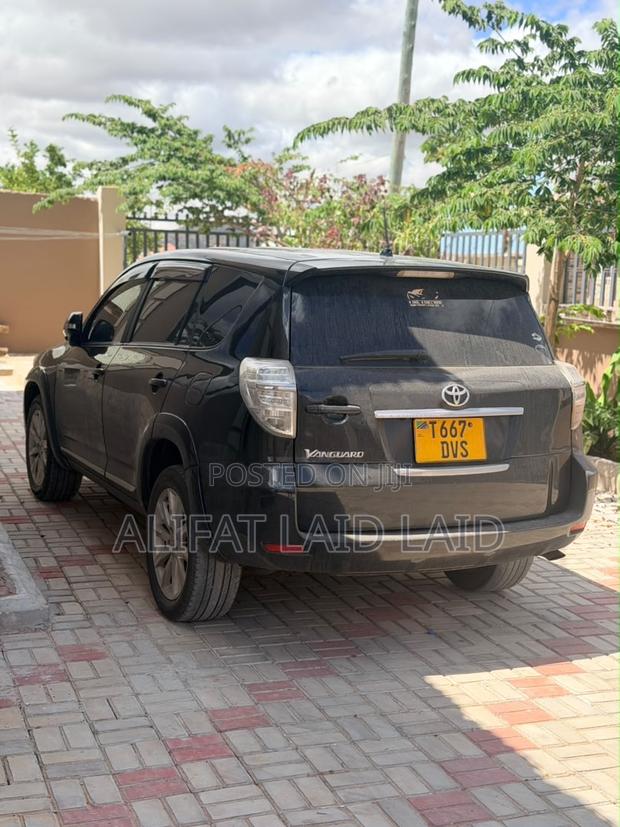 Toyota Vanguard 2011 Black