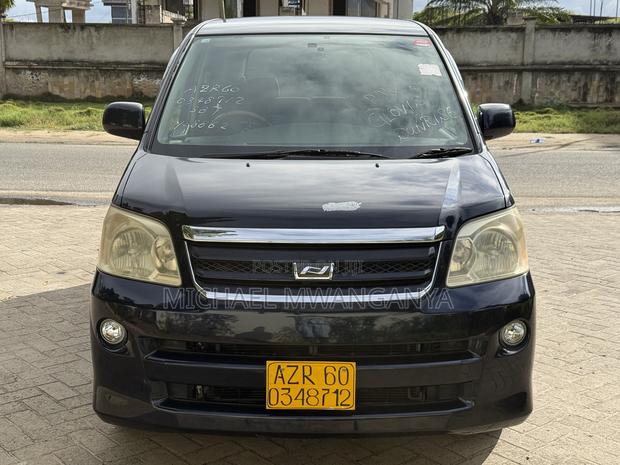 Toyota Noah 2004 Black