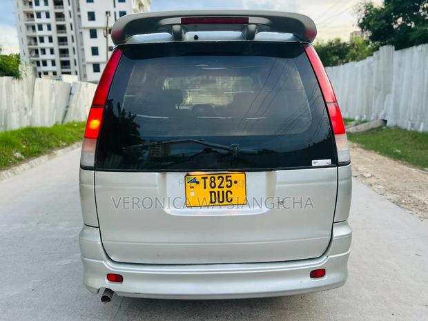 Toyota Noah 2003 Silver